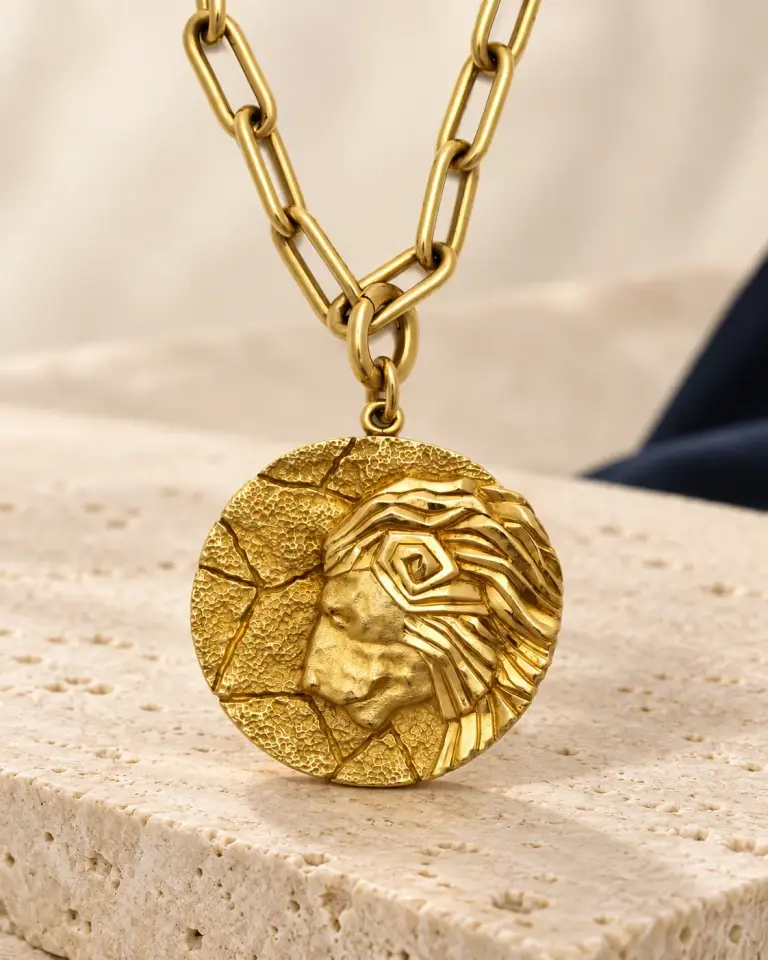 NUA Léon Relief Aslan Madalyon Zincir Kolye